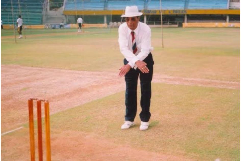 Umpire signalling Dead Ball arms crossed above head 1