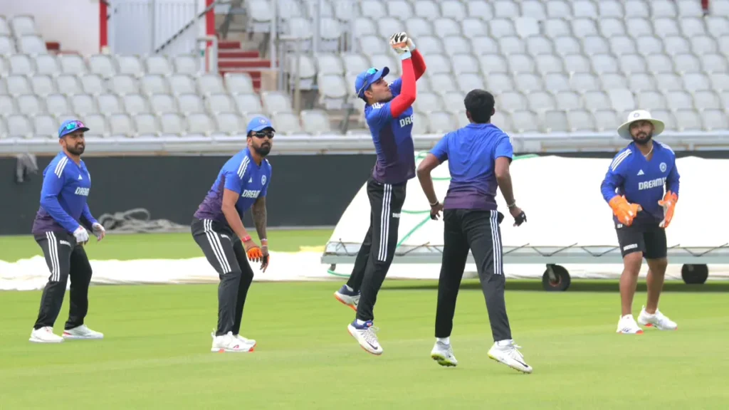 India players doing fielding practice, the key players on the field explained for how to play cricket