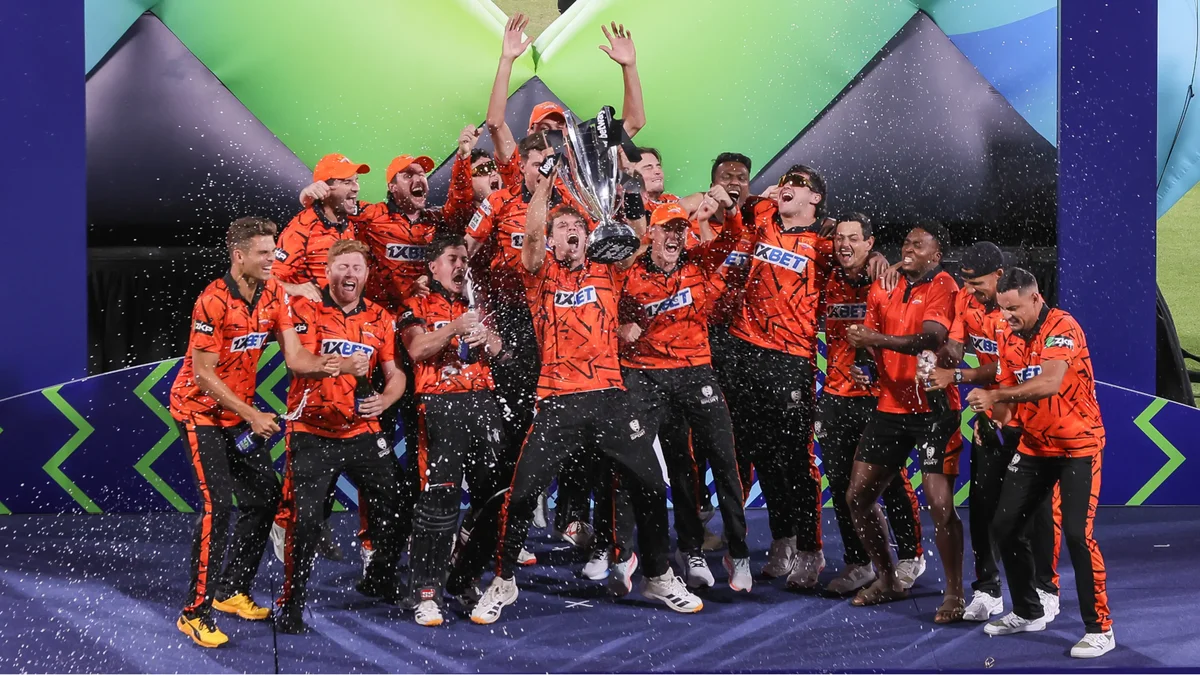 Sunrisers Eastern Cape lift the trophy in the Sunrisers Eastern Cape vs Pretoria Capitals head to head rivalry