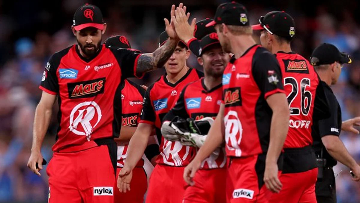 Melbourne Renegades players celebrate in the Melbourne Stars vs Melbourne Renegades head to head rivalry