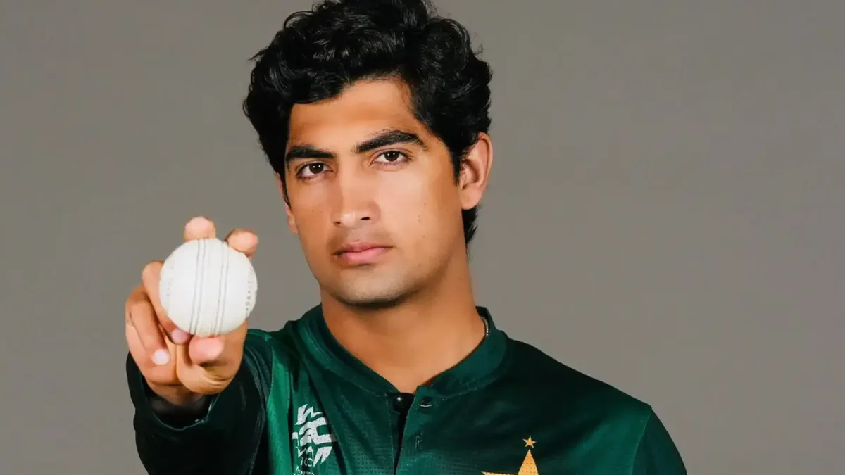 Naseem Shah bowling for the Desert Vipers ILT20 2026 squad