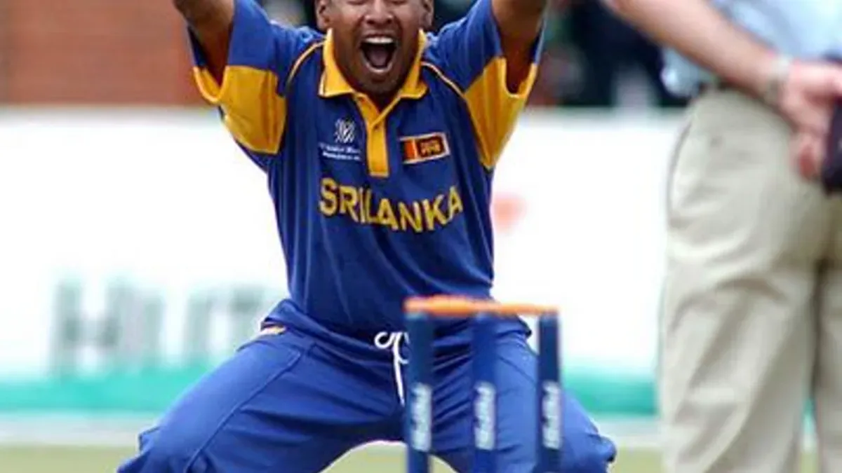 Chaminda Vaas appeals for a wicket - chaminda vaas delhi capitals